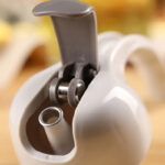 630ml Food Grade Glass Oil Dispenser Bottle with Automatic Flip Cap for Cooking & Seasoning - Image 2