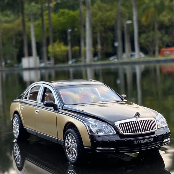 1:24 Maybach 62S Classic Alloy Die-Cast Model Car With Sound And Light - Image 7