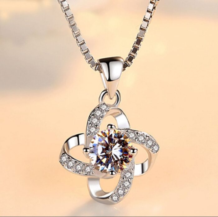 1pcs Steel Color-color Necklace Ladies Cold Wind Four Leaf Clover With Diamonds Brass Pendant Jewelry (With Box) - Image 1