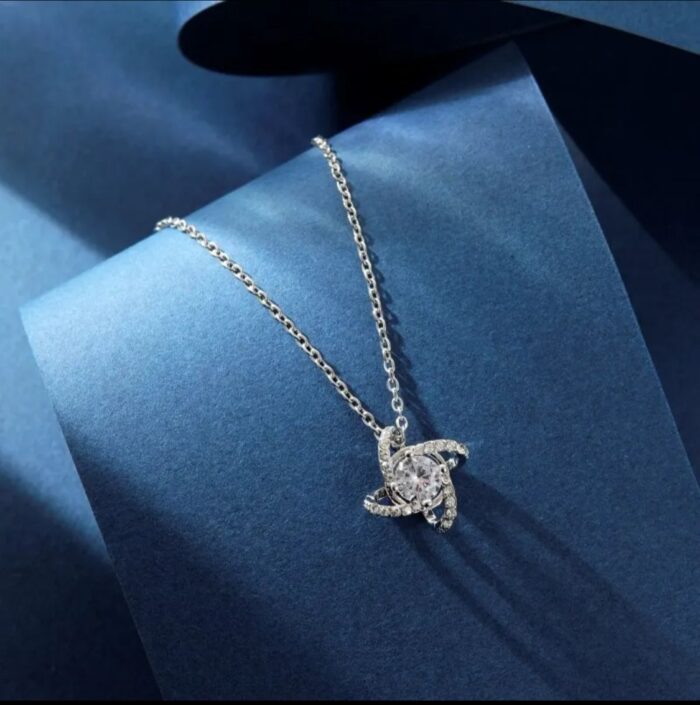 1pcs Steel Color-color Necklace Ladies Cold Wind Four Leaf Clover With Diamonds Brass Pendant Jewelry (With Box) - Image 6