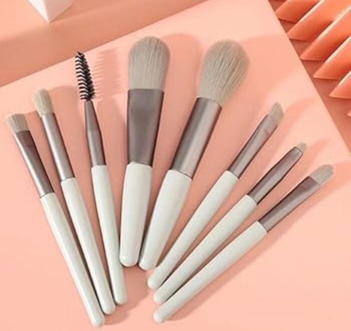 8 Pieces Cute Mini Brushes Pack  (random color) - Image 6