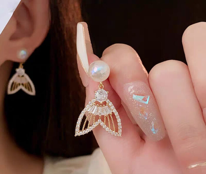 Golden Fishtail Luxury Sparkling Crystal Rhinestones Pearl Earrings for Women Girls - Image 1