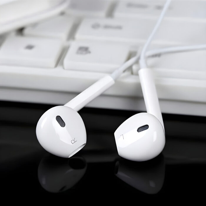 A1748 Apple EarPods Lightning Connectivity, Superior Audio - In-Ear Canal Headset - Image 2