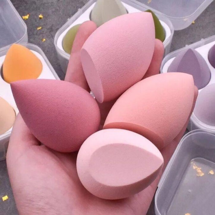Mini Pack of 6 Beauty Blenders Compact Design for Smooth, Flawless Application - Image 1